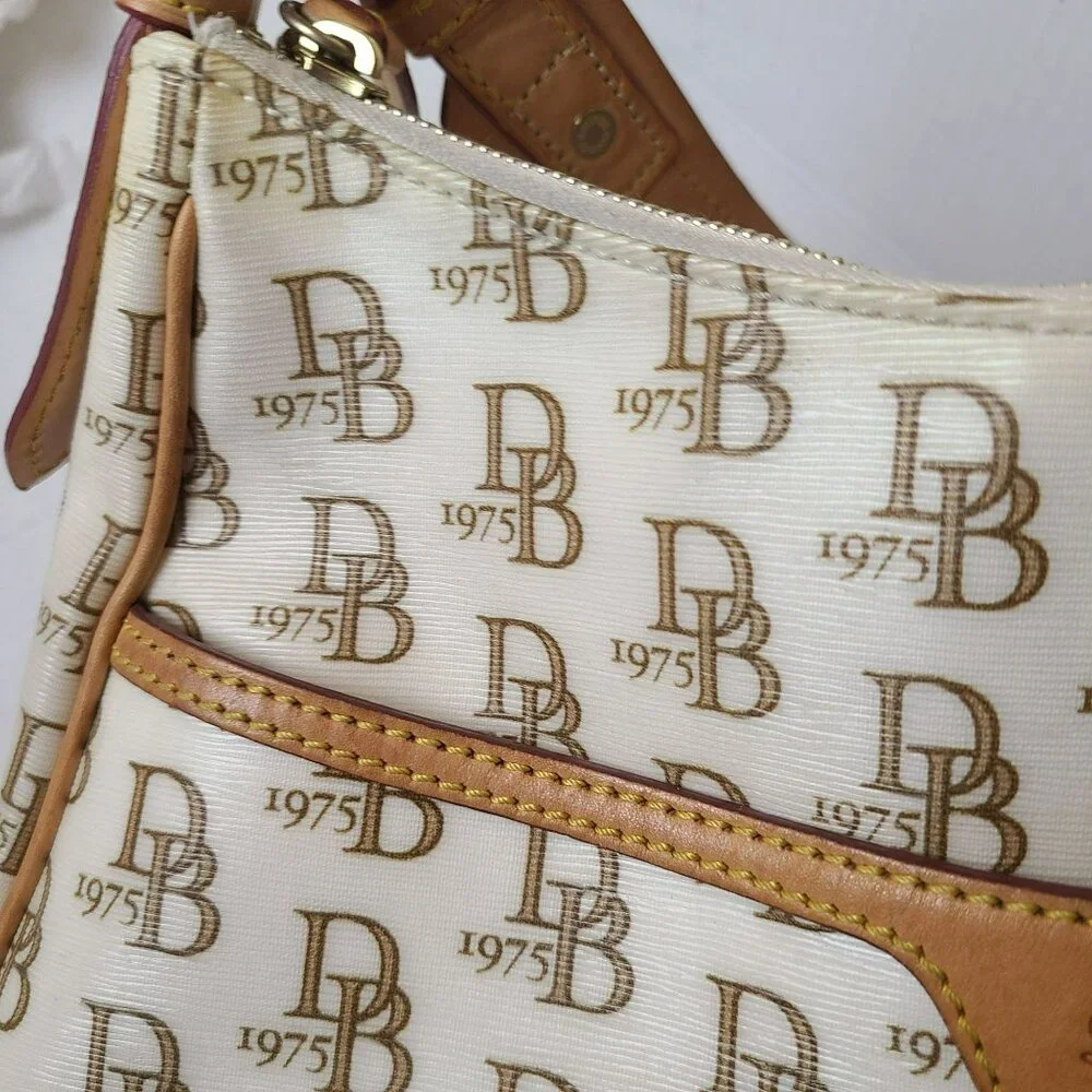 Dooney and Bourke Hobo Bag Collins East West 1975 Signature Ivory Brown *READ* - Picture 10 of 16